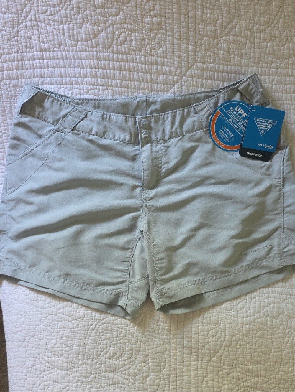 Columbia Women’s Light Gray Outdoor UPF Shorts. Size L.
